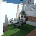 Agreable Avec Grande Terrasse Et Piscine *