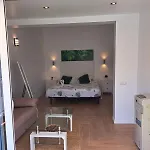 Agreable Avec Grande Terrasse Et Piscine *