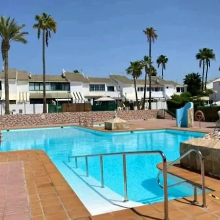 Chalet Agreable Avec Grande Terrasse Et Piscine