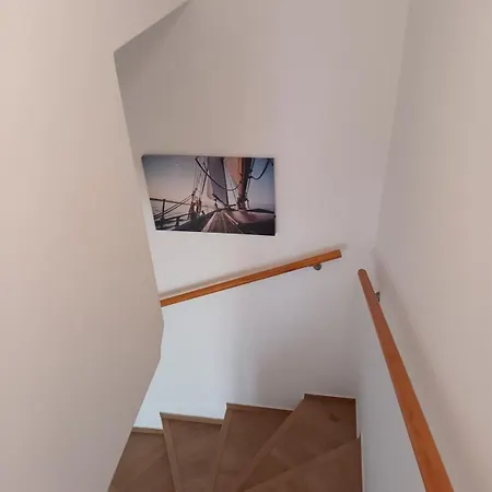 Chalet Agreable Avec Grande Terrasse Et Piscine *
