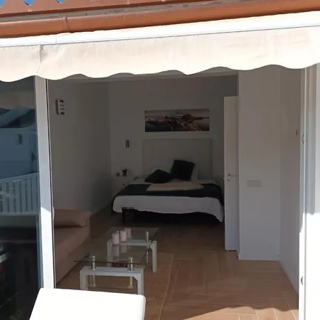 Agreable Avec Grande Terrasse Et Piscine