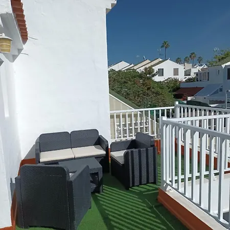 Chalet Agreable Avec Grande Terrasse Et Piscine *