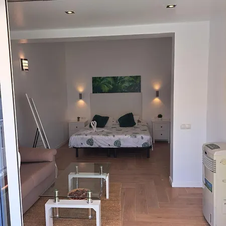 Agreable Avec Grande Terrasse Et Piscine *